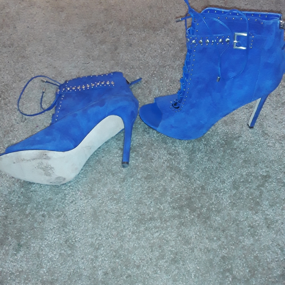 Shoes - Picture 3 of 6